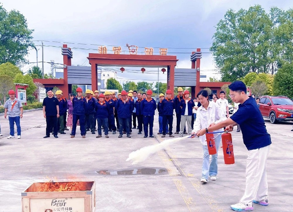 亞新公司開(kāi)展消防應(yīng)急演練，筑牢安全生產(chǎn)防線